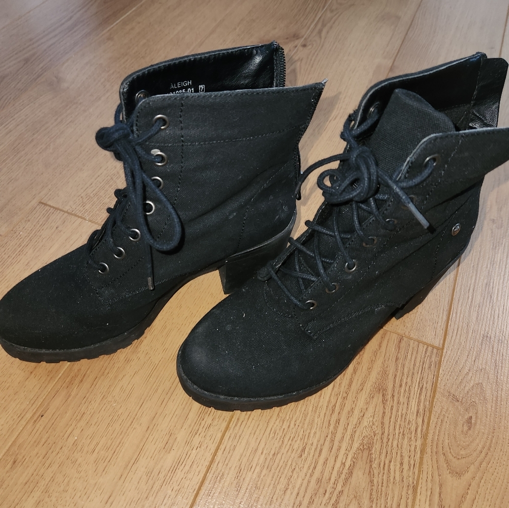 Black heel booties